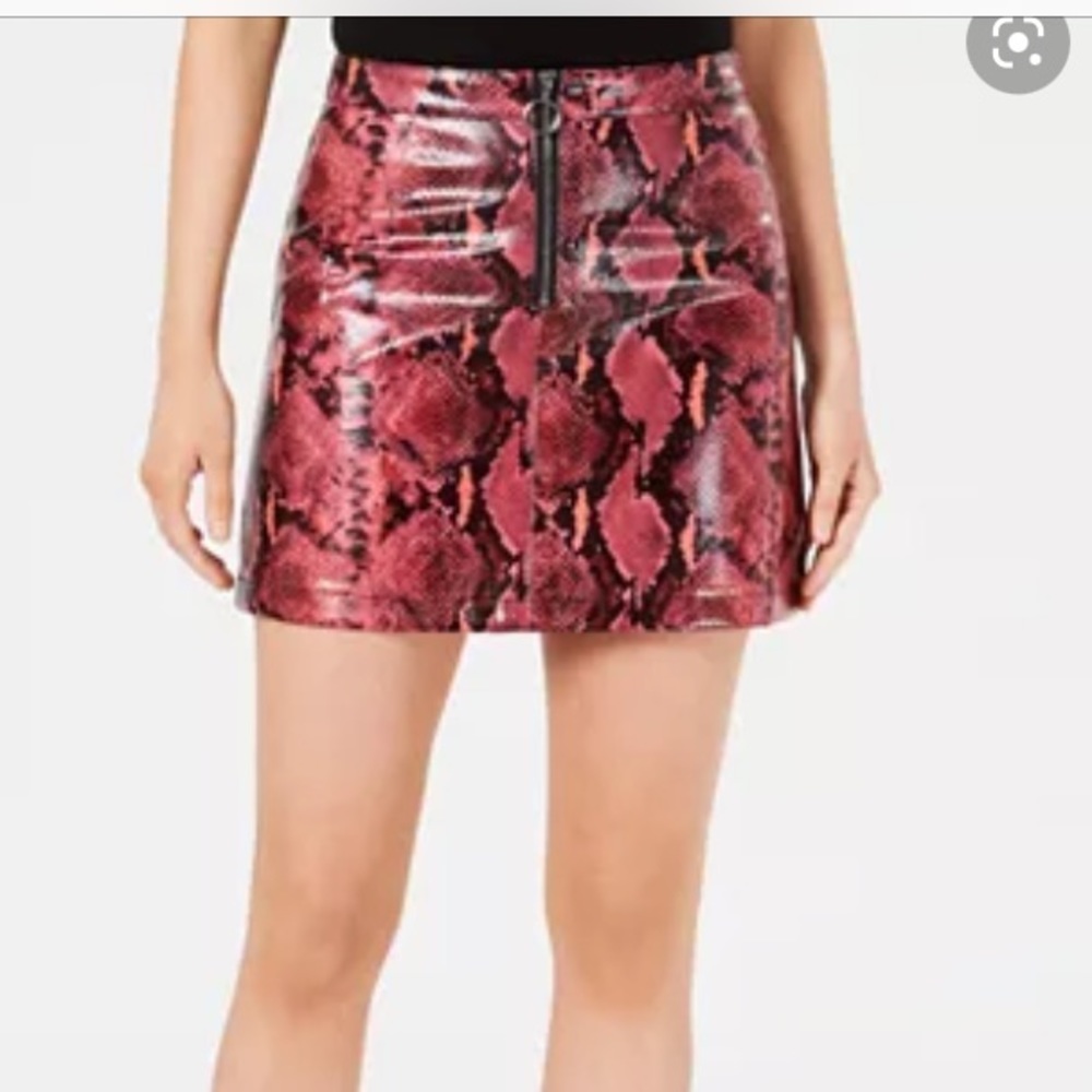 NWOT Guess mini skirt